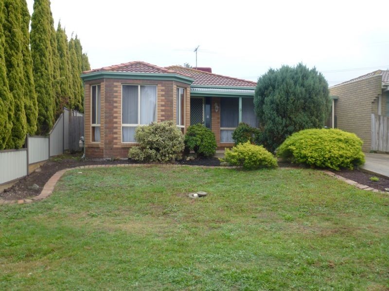 9 Baynton Crescent, Roxburgh Park VIC 3064