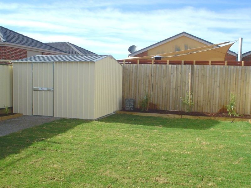B/2 Balmoral Close, Hillside VIC 3037