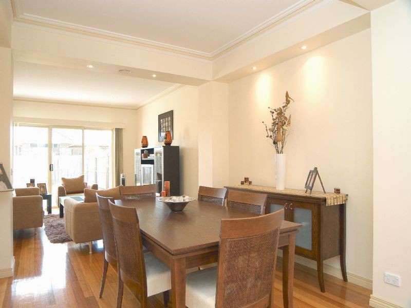 8 Oriana Way, Sydenham VIC 3037
