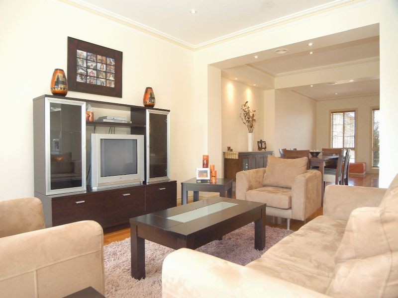 8 Oriana Way, Sydenham VIC 3037