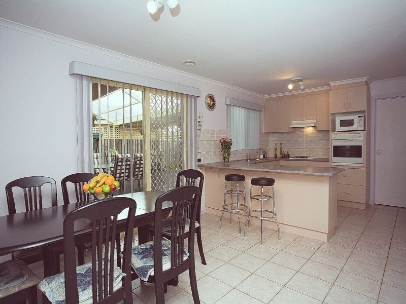 11 Ahmet Place, Hillside VIC 3037