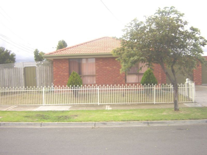 4/2 Lee Street, Deer Park VIC 3023