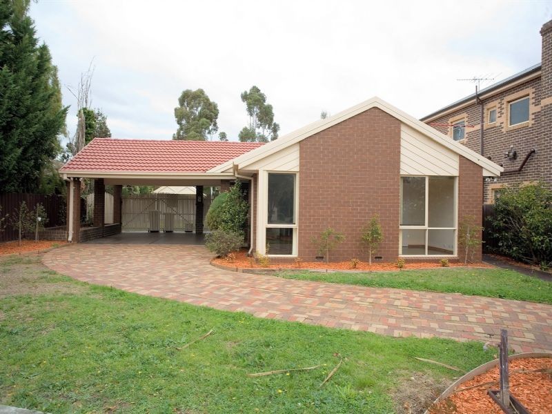 9 Santa Monica Drive, Taylors Lakes VIC 3038