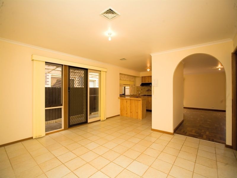 9 Santa Monica Drive, Taylors Lakes VIC 3038