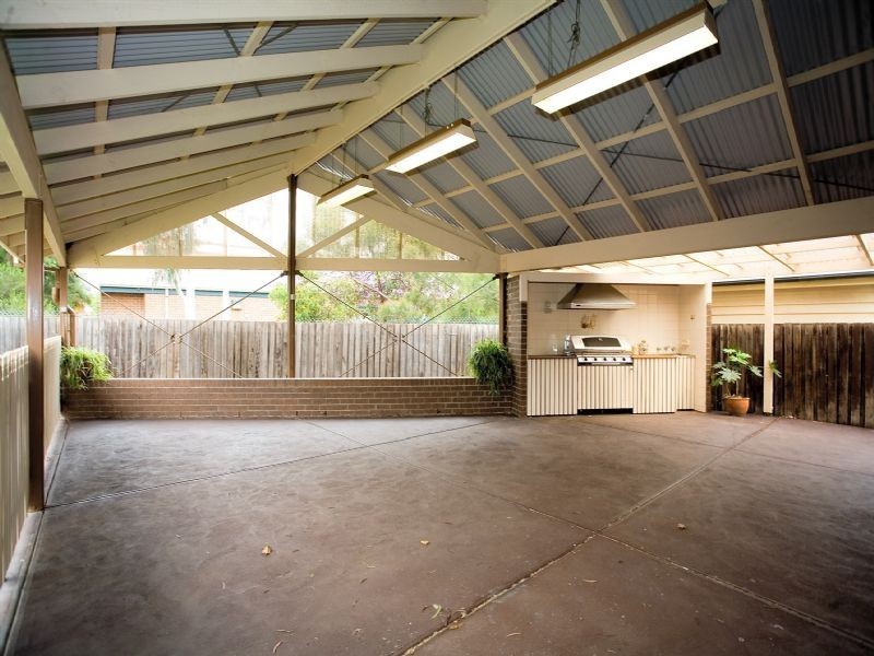 9 Santa Monica Drive, Taylors Lakes VIC 3038