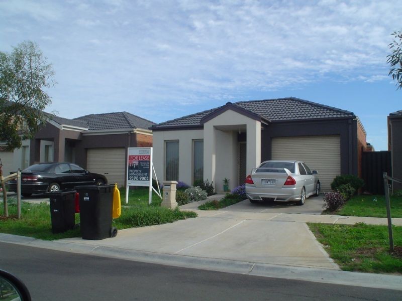 10 Dargi Green, Caroline Springs VIC 3023