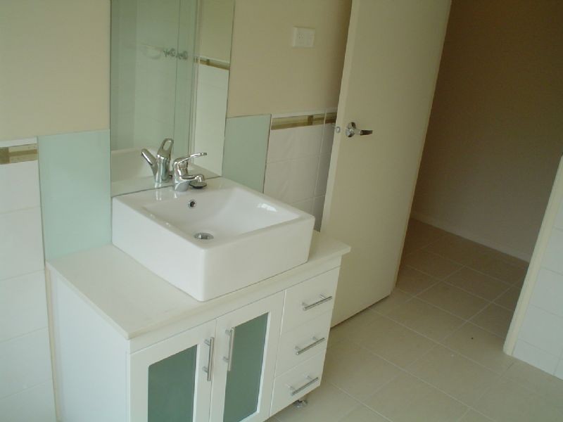 9 Oakview Parade, Caroline Springs VIC 3023