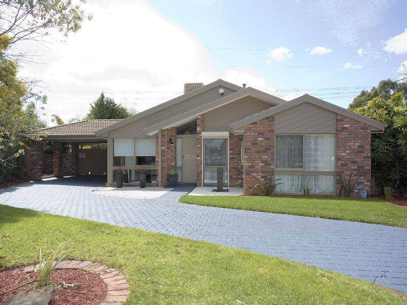 12 Rotoroa Court, Taylors Lakes VIC 3038