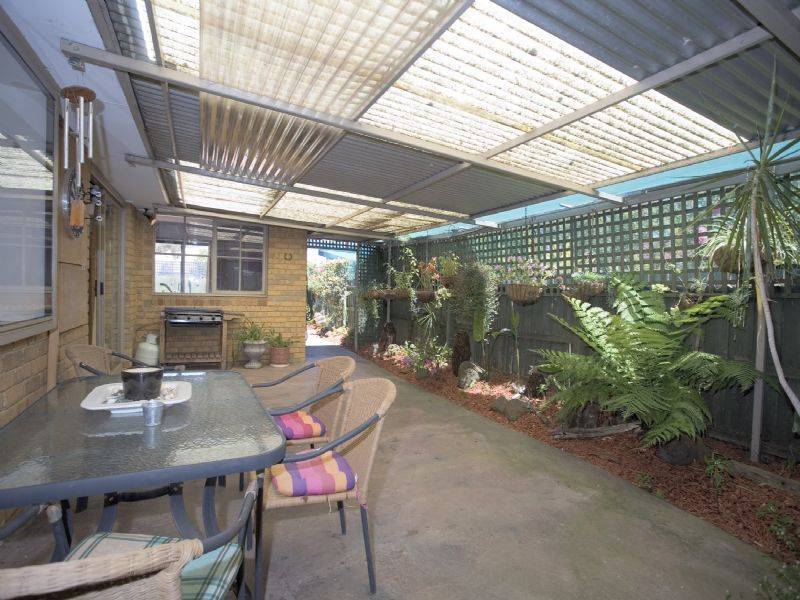 17 Santa Monica Drive, Taylors Lakes VIC 3038