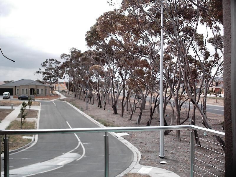 6 Oatlands Lane, Cairnlea VIC 3023