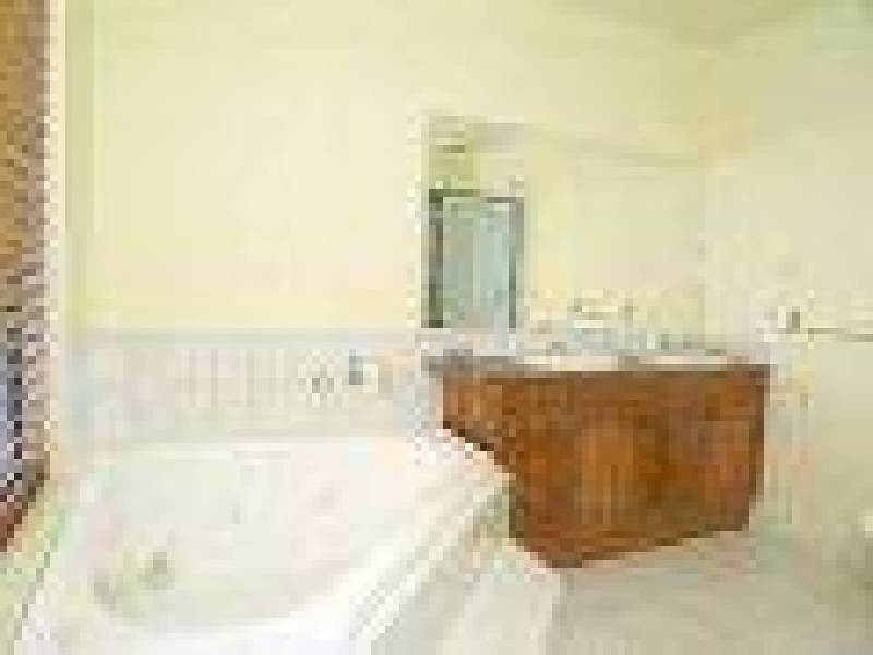 28 Salamander Drive, Taylors Lakes VIC 3038