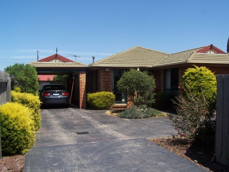 2/225 Lady Nelson Way, Taylors Lakes VIC 3038