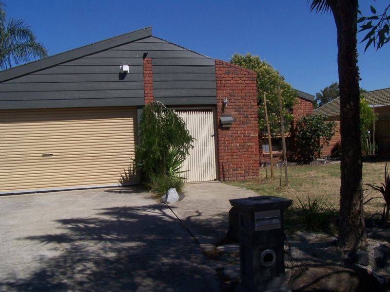 5 Koroit Place, Taylors Lakes VIC 3038