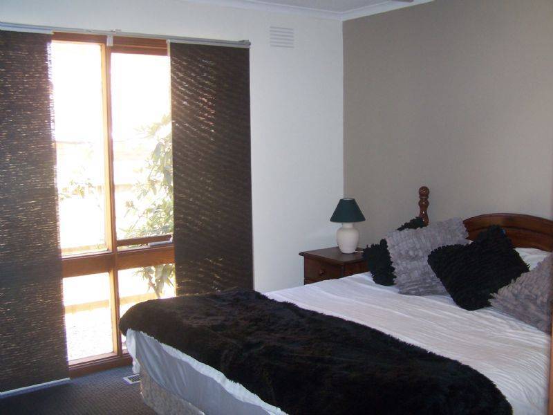 5 Koroit Place, Taylors Lakes VIC 3038