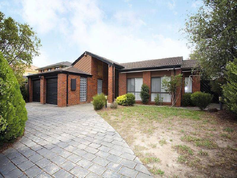 19 Tintaldra Drive, Taylors Lakes VIC 3038