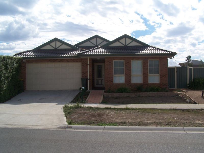 41 Cambridge Crescent, Taylors Lakes VIC 3038
