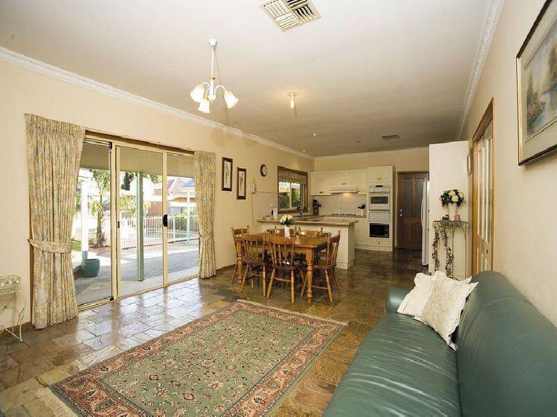 15 Reeve Drive, Keilor VIC 3036