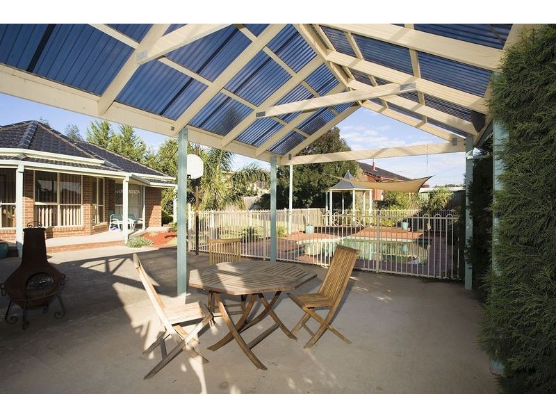 15 Reeve Drive, Keilor VIC 3036