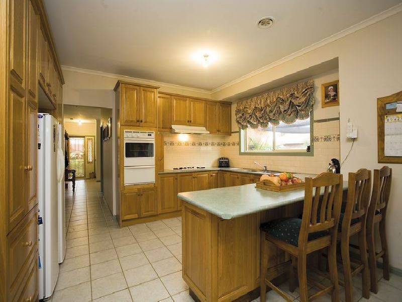 9 Beaumont Court, Sydenham VIC 3037