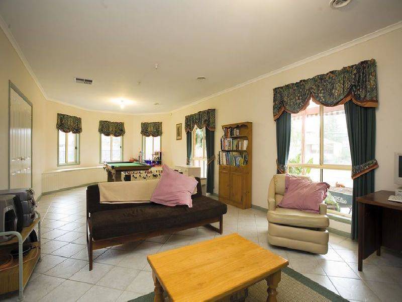 9 Beaumont Court, Sydenham VIC 3037