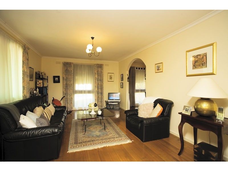 8 Hovell Street, Deer Park VIC 3023