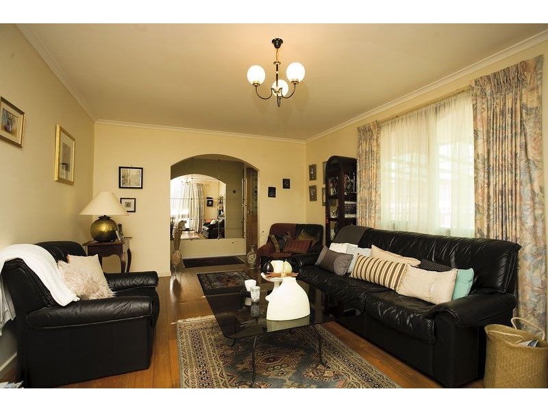 8 Hovell Street, Deer Park VIC 3023