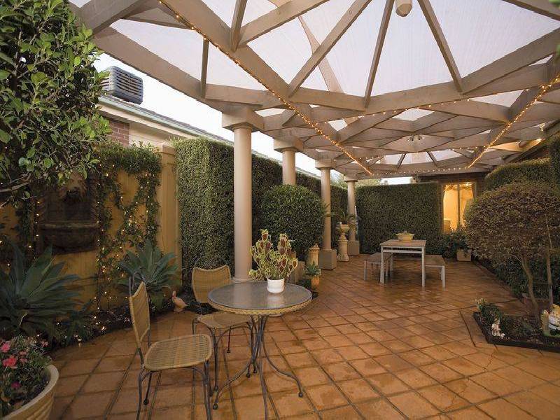 7 The Regency, Hillside VIC 3037