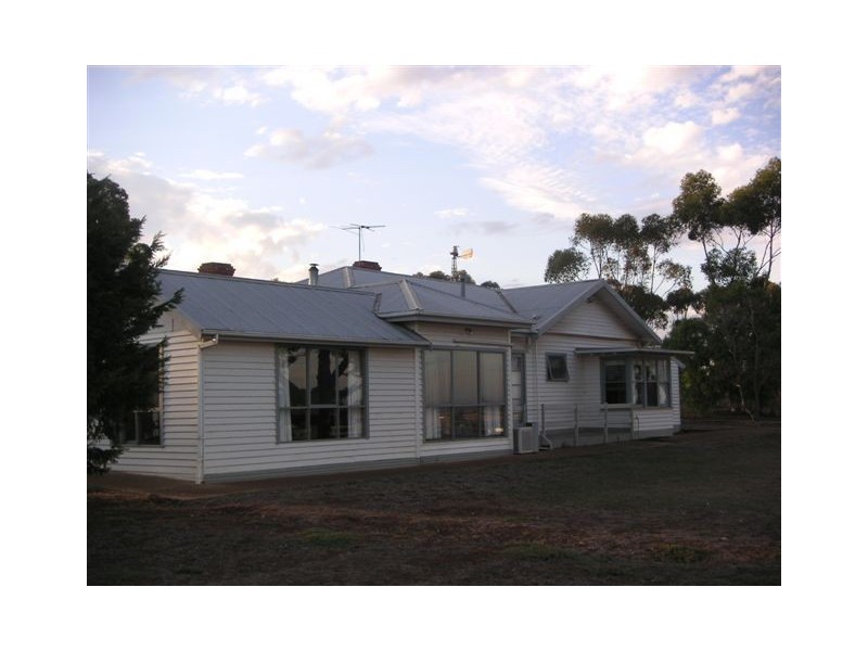 318  Faulkners Rd, Rockbank VIC 3335