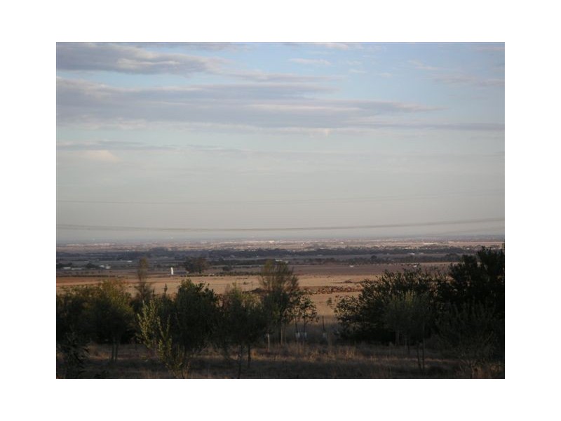 318  Faulkners Rd, Rockbank VIC 3335