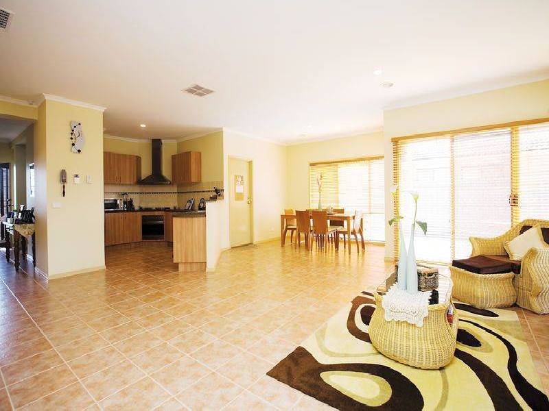 40 Domain Way, Taylors Hill VIC 3037