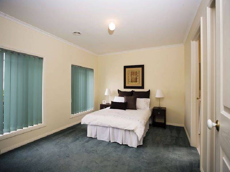 60 Brindalee Way, Hillside VIC 3037