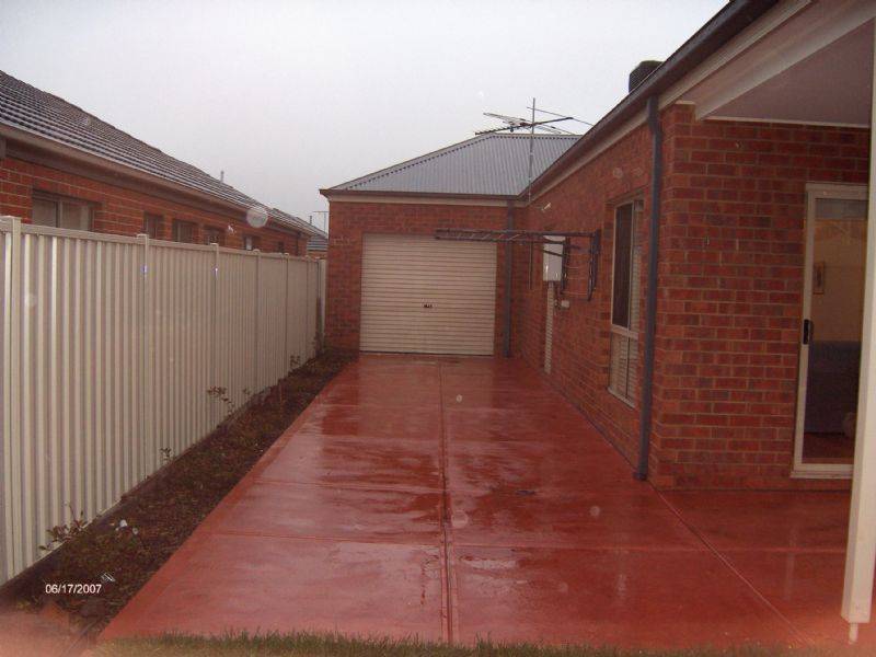 18 Pine Valley Rise, Craigieburn VIC 3064