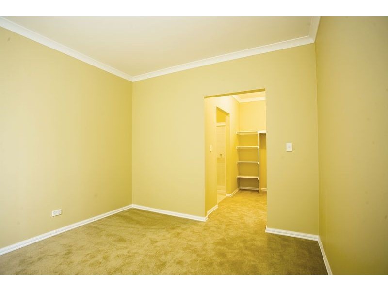 8 Clifton Lane, Caroline Springs VIC 3023
