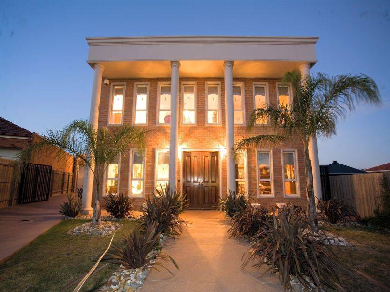 4 Collier Court, Taylors Lakes VIC 3038