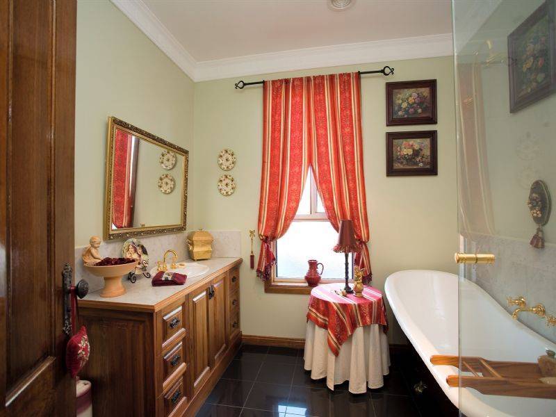 4 Collier Court, Taylors Lakes VIC 3038