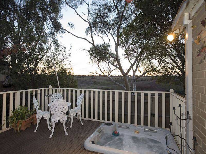 30 Patterson Avenue, Keilor VIC 3036
