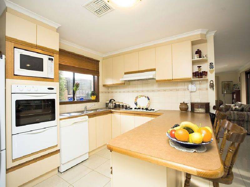 16 Golden Way, Hillside VIC 3037