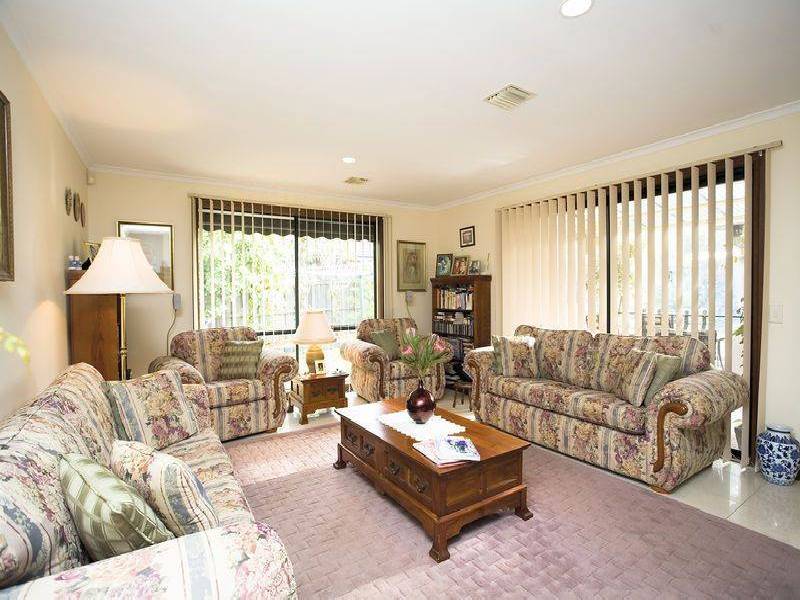 16 Golden Way, Hillside VIC 3037