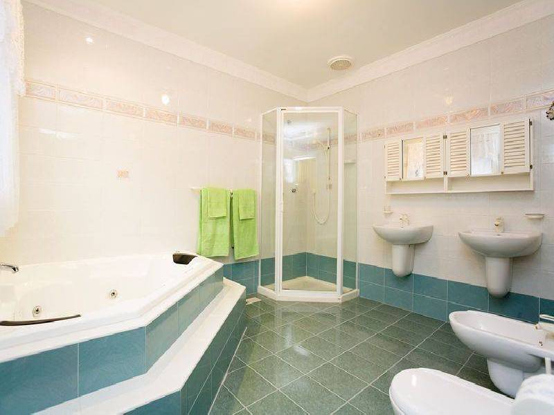 33 Pilain Crescent, Keilor Downs VIC 3038