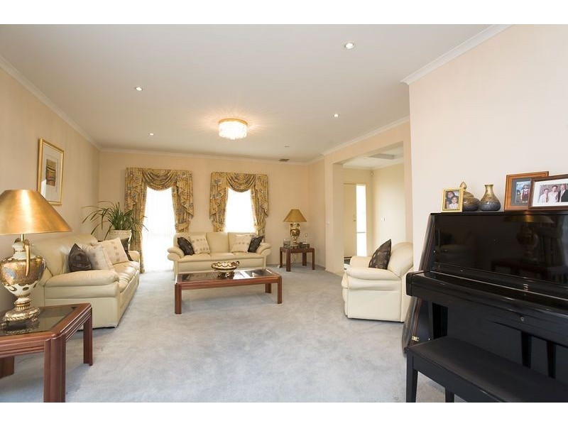 2 McNicholl Way, Delahey VIC 3037