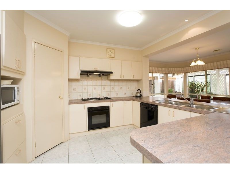 2 McNicholl Way, Delahey VIC 3037