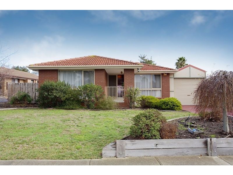 21 Angourie Crescent, Taylors Lakes VIC 3038