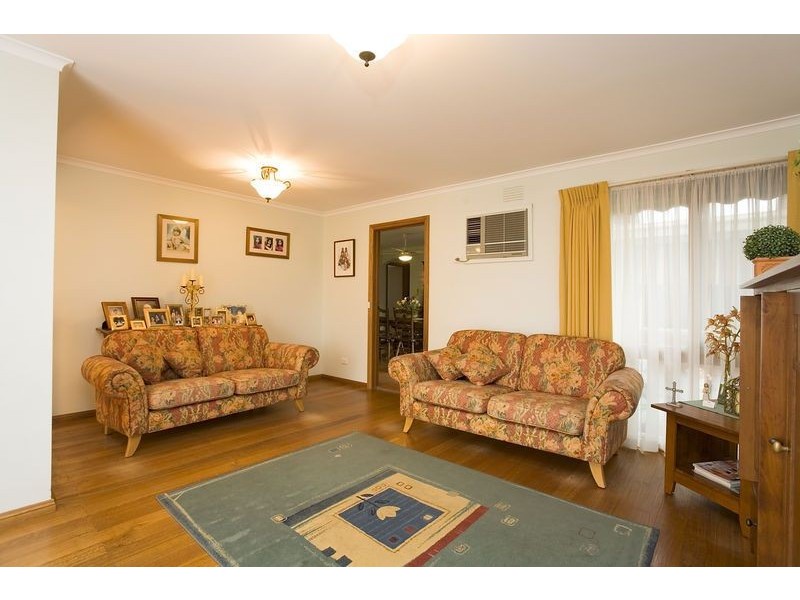 21 Angourie Crescent, Taylors Lakes VIC 3038