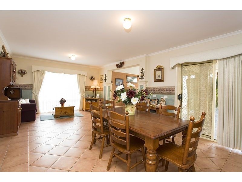 22 Cuthbert Drive, Hillside VIC 3037