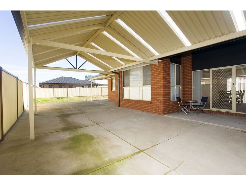 3 Dargo Place, Taylors Hill VIC 3037