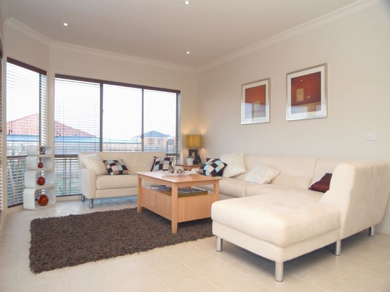 15 Lachlan Lane, Taylors Hill VIC 3037