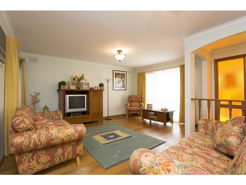 21 Angourie Crescent, Taylors Lakes VIC 3038