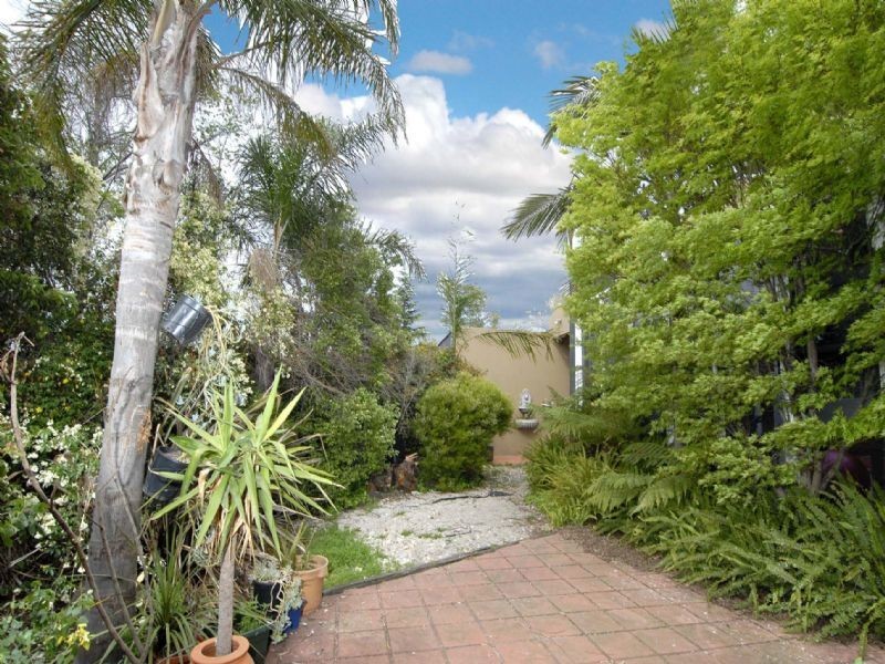 7 Harsburg Court, Taylors Lakes VIC 3038