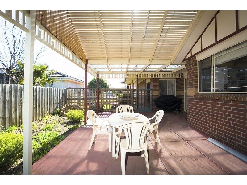6 John Paul Drive, Hillside VIC 3037