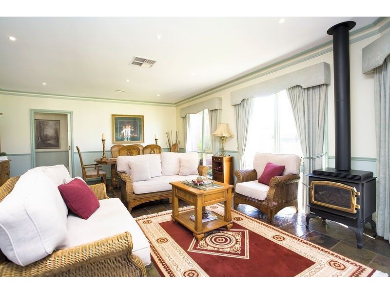 64 Verona Drive, Taylors Lakes VIC 3038